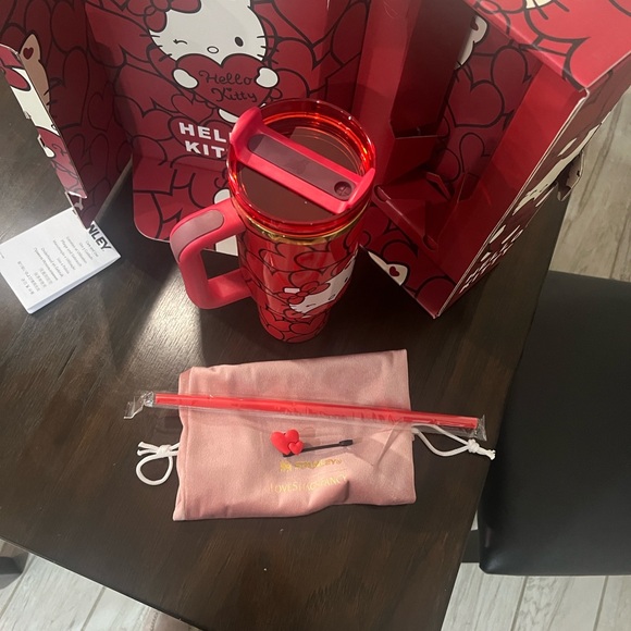 Quencher H2.0 Hello Kitty Red Tumbler - Picture 6 of 7